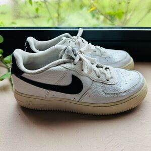 Nike Air Force 1 White Black Swoosh  Unisex Low Size 7 Youth